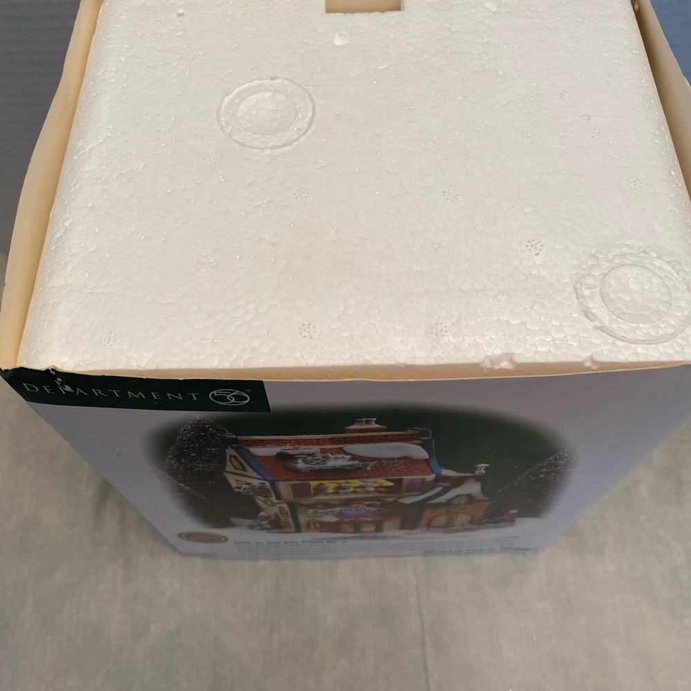 Dept 56 North Pole Series-  Jack in the Box Plant No.2 - with light(Tested) - Picture 4 of 12